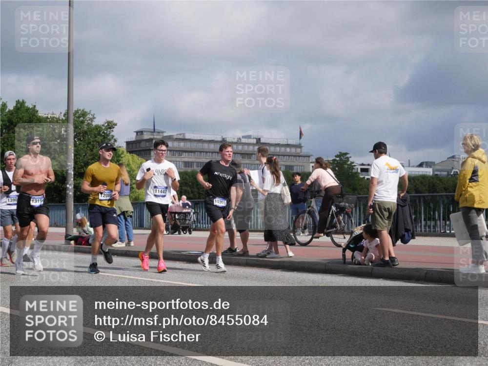 29.06.2025 - hella hamburg halbmarathon Luisa Fischer http://msf.ph/oto/8455084 29.06.2025 09:51:41 Kennedybrücke 11447, 12088, 1390, 1319, 10369, 2044, 2707, 2797, 2849, 3014, 5050, 5124, 6771, 7109, 9686, 10369 meine-sportfotos.de