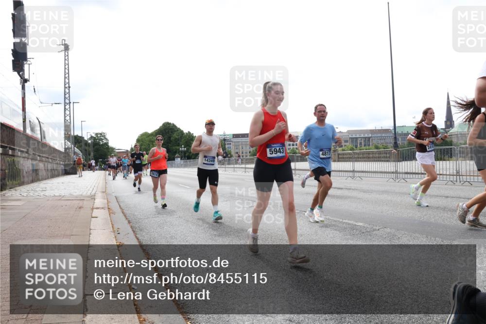 29.06.2025 - hella hamburg halbmarathon Lena Gebhardt http://msf.ph/oto/8455115 29.06.2025 10:31:19 Lombardsbrücke 2914, 14349, 5943, 4817, 2414, 1292, 1773, 1979, 2097, 2268, 2414, 2914, 3131, 4561, 4817, 4953, 5165, 5437, 5846, 5943, 6057, 6078, 6195, 6546, 6573, 6620, 6787, 7351, 7604, 7772, 8050, 8072, 8073, 8757, 9183, 9576, 10111, 10240, 10586, 10989, 11587, 11981, 11988, 12384, 12627, 13724, 14095, 14349, 14803, 15466, 15589, 15725, 16457, 16978, 17224, 17404, 17463, 17509, 17517, 17587, 17706, 17742, 17966, 19052, 19226 meine-sportfotos.de