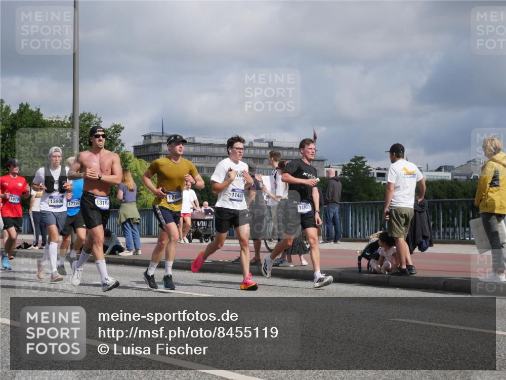 29.06.2025 - hella hamburg halbmarathon Luisa Fischer http://msf.ph/oto/8455119 29.06.2025 09:51:41 Kennedybrücke 1815, 13900, 17792, 1319, 2088, 11447, 10369, 2044, 2707, 2797, 2849, 3014, 5050, 5124, 6771, 7109, 9686, 10369 meine-sportfotos.de