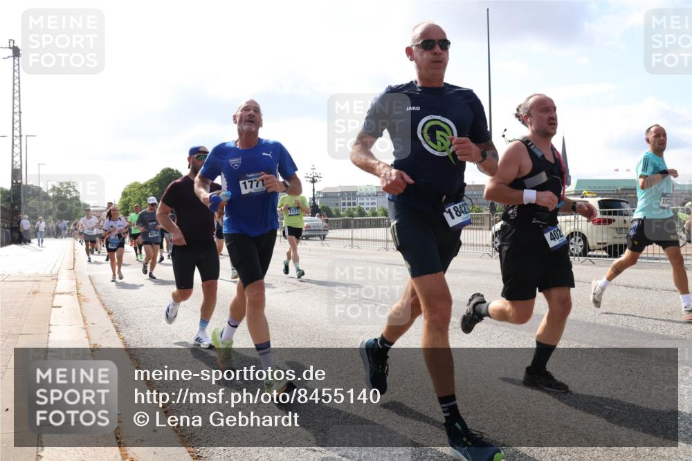 29.06.2025 - hella hamburg halbmarathon Lena Gebhardt http://msf.ph/oto/8455140 29.06.2025 09:54:21 Lombardsbrücke 8576, 177, 1171, 18421, 402, 183, 1098, 1119, 1171, 1342, 1399, 1413, 1424, 1476, 1549, 1892, 1902, 1942, 2020, 2098, 2188, 2442, 2470, 2561, 2670, 2823, 2842, 2889, 3477, 3562, 3785, 4017, 4029, 4183, 4185, 4235, 4237, 4270, 4816, 5020, 5528, 5706, 6198, 6266, 6630, 6819, 6831, 7087, 7167, 7274, 7297, 7709, 7734, 8142, 8269, 8374, 8576, 8698, 8743, 8928, 9043, 9105, 9463, 9482, 9619, 9815, 10057, 10237, 10529, 11848, 11936, 12084 meine-sportfotos.de