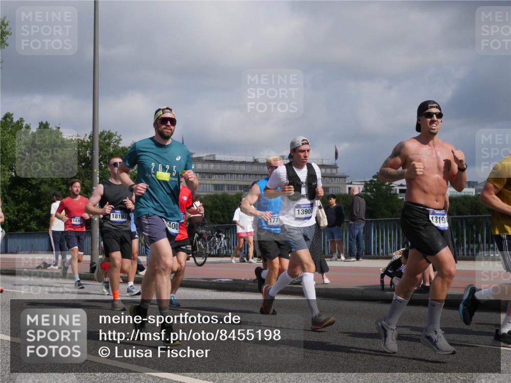 29.06.2025 - hella hamburg halbmarathon Luisa Fischer http://msf.ph/oto/8455198 29.06.2025 09:51:42 Kennedybrücke 2, 2025, 14311, 18193, 400, 177, 13900, 1319, 2044, 2707, 2797, 2849, 3014, 5050, 5124, 6771, 7109, 9686, 10369 meine-sportfotos.de