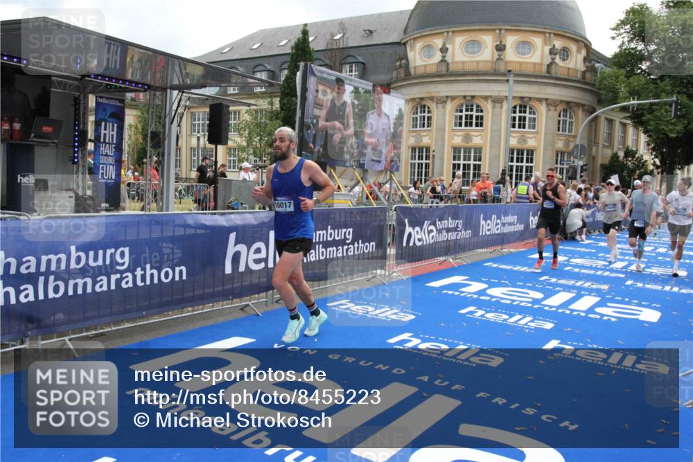 29.06.2025 - hella hamburg halbmarathon Michael Strokosch http://msf.ph/oto/8455223 29.06.2025 10:31:18 Ziel 3201, 3955, 4812, 10017, 10298, 11857, 12232, 13754, 14450, 14548, 19042 meine-sportfotos.de