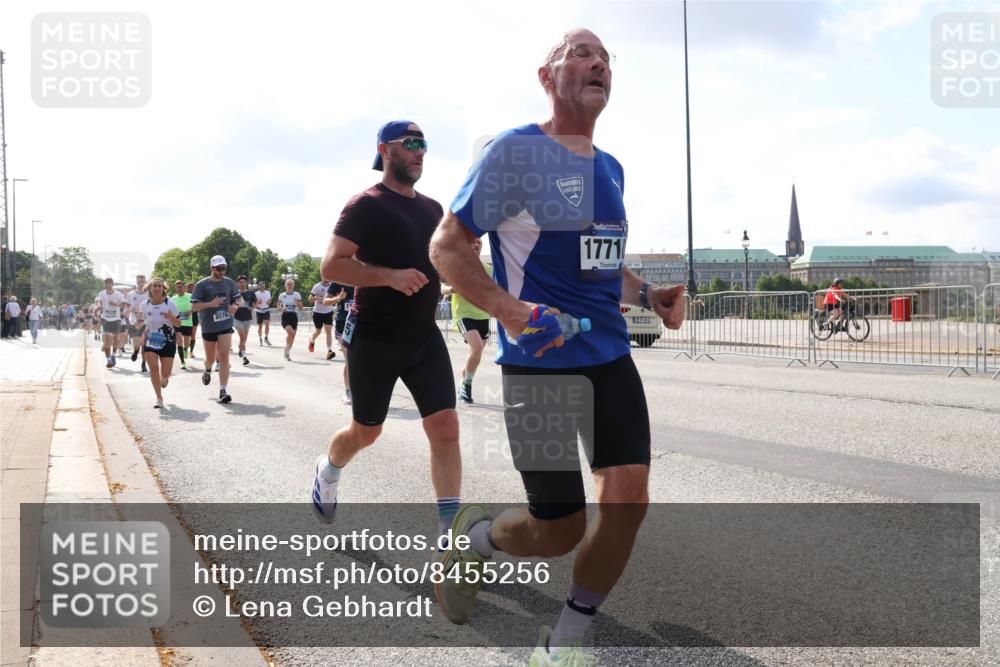 29.06.2025 - hella hamburg halbmarathon Lena Gebhardt http://msf.ph/oto/8455256 29.06.2025 09:54:22 Lombardsbrücke 5020, 8576, 17710, 1098, 1119, 1171, 1342, 1399, 1413, 1424, 1476, 1549, 1892, 1902, 1942, 2020, 2098, 2188, 2442, 2470, 2561, 2670, 2842, 2889, 3477, 3562, 3785, 4017, 4029, 4183, 4185, 4235, 4237, 4270, 4816, 5020, 5528, 5706, 6198, 6266, 6630, 6819, 6831, 7087, 7167, 7274, 7297, 7709, 7734, 8142, 8374, 8576, 8698, 8743, 8916, 8928, 9043, 9105, 9463, 9482, 9619, 9815, 9924, 10057, 10237, 10529, 11848, 11936, 12084 meine-sportfotos.de