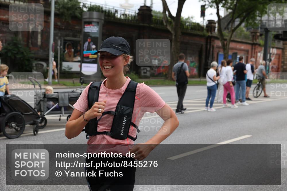29.06.2025 - hella hamburg halbmarathon Yannick Fuchs http://msf.ph/oto/8455276 29.06.2025 10:56:15 20KM 1006, 1128, 1264, 1377, 1568, 1573, 1726, 3921, 4859, 5547, 6414, 6415, 6580, 6815, 7658, 8154, 9131, 9718, 9928, 10214, 10519, 10797, 11670, 11968, 12156, 12567, 13498, 13868, 14368, 14456, 14574, 15291, 15686, 15859, 16292, 16808, 17136, 17383, 17532, 17939, 17955, 18000, 18599, 18919, 19023 meine-sportfotos.de