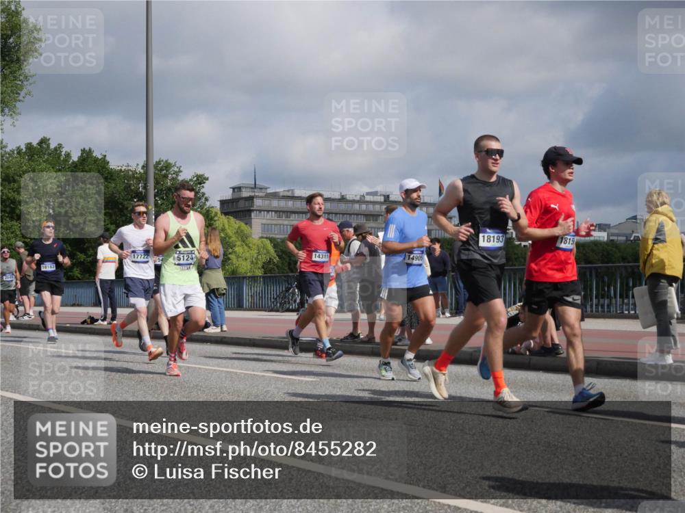 29.06.2025 - hella hamburg halbmarathon Luisa Fischer http://msf.ph/oto/8455282 29.06.2025 09:51:44 Kennedybrücke 17722, 54, 15124, 14311, 18183, 2849, 14905, 18193, 1815, 2044, 2707, 2745, 2849, 3014, 5050, 5124, 6771, 7109, 9686, 10369 meine-sportfotos.de