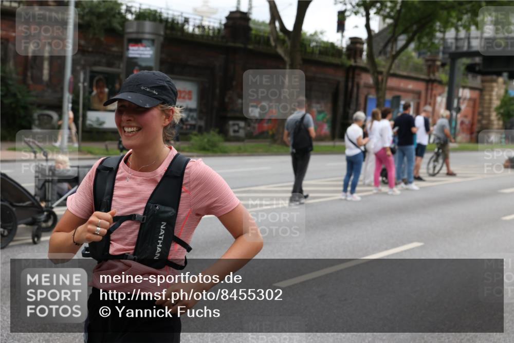 29.06.2025 - hella hamburg halbmarathon Yannick Fuchs http://msf.ph/oto/8455302 29.06.2025 10:56:15 20KM 1006, 1128, 1264, 1377, 1568, 1573, 1726, 3921, 4859, 5547, 6414, 6415, 6580, 6815, 7658, 8154, 9131, 9718, 9928, 10214, 10519, 10797, 11670, 11968, 12156, 12567, 13498, 13868, 14368, 14456, 14574, 15291, 15686, 15859, 16292, 16808, 17136, 17383, 17532, 17939, 17955, 18000, 18599, 18919, 19023 meine-sportfotos.de