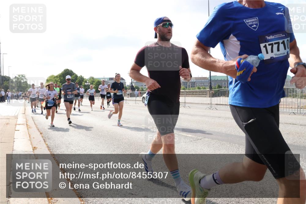 29.06.2025 - hella hamburg halbmarathon Lena Gebhardt http://msf.ph/oto/8455307 29.06.2025 09:54:22 Lombardsbrücke 5020, 8576, 15573, 17710, 1098, 1119, 1171, 1342, 1399, 1413, 1424, 1476, 1549, 1892, 1902, 1942, 2020, 2098, 2188, 2442, 2470, 2561, 2670, 2842, 2889, 3477, 3562, 3785, 4017, 4029, 4183, 4185, 4235, 4237, 4270, 4816, 5020, 5528, 5706, 6198, 6266, 6630, 6819, 6831, 7087, 7167, 7274, 7297, 7709, 7734, 8142, 8374, 8576, 8698, 8743, 8916, 8928, 9043, 9105, 9463, 9482, 9619, 9815, 9924, 10057, 10237, 10529, 11848, 11936, 12084 meine-sportfotos.de