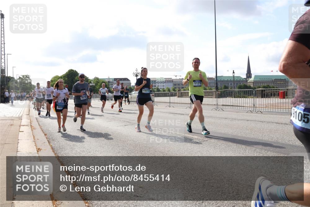 29.06.2025 - hella hamburg halbmarathon Lena Gebhardt http://msf.ph/oto/8455414 29.06.2025 09:54:22 Lombardsbrücke 5020, 8576, 15573, 1171, 105, 1098, 1119, 1171, 1342, 1399, 1413, 1424, 1476, 1549, 1892, 1902, 1942, 2020, 2098, 2188, 2442, 2470, 2561, 2670, 2842, 2889, 3477, 3562, 3785, 4017, 4029, 4183, 4185, 4235, 4237, 4270, 4816, 5020, 5528, 5706, 6198, 6266, 6630, 6819, 6831, 7087, 7167, 7274, 7297, 7709, 7734, 8142, 8374, 8576, 8698, 8743, 8916, 8928, 9043, 9105, 9463, 9482, 9619, 9815, 9924, 10057, 10237, 10529, 11848, 11936, 12084 meine-sportfotos.de