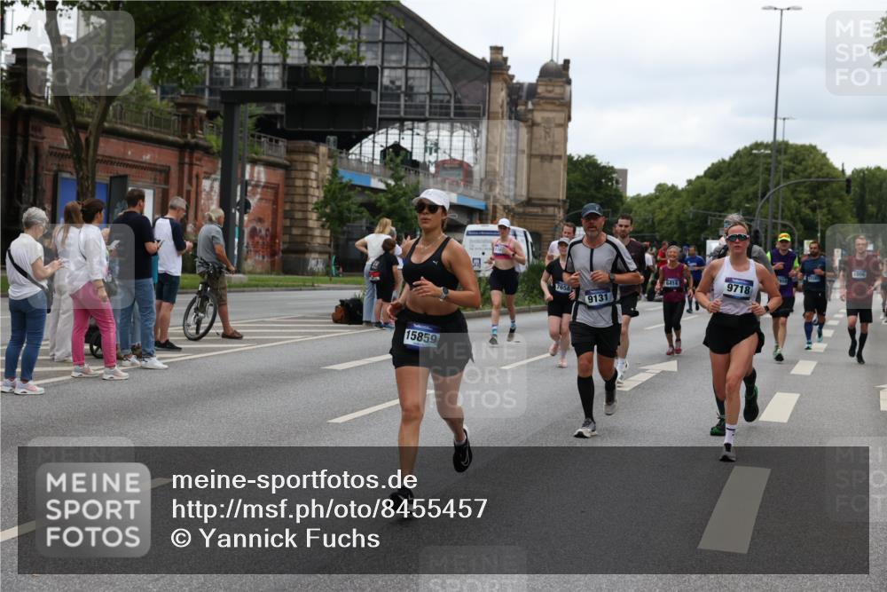 29.06.2025 - hella hamburg halbmarathon Yannick Fuchs http://msf.ph/oto/8455457 29.06.2025 10:56:16 20KM 1006, 1128, 1264, 1377, 1568, 1573, 1726, 3921, 4859, 5547, 6414, 6415, 6580, 6815, 7658, 8154, 8624, 9131, 9718, 9928, 10214, 10519, 10797, 11670, 11968, 12156, 12567, 13498, 13868, 14368, 14456, 14574, 15291, 15686, 15859, 16292, 16808, 17136, 17383, 17532, 17939, 17955, 18000, 18599, 18919, 19023 meine-sportfotos.de