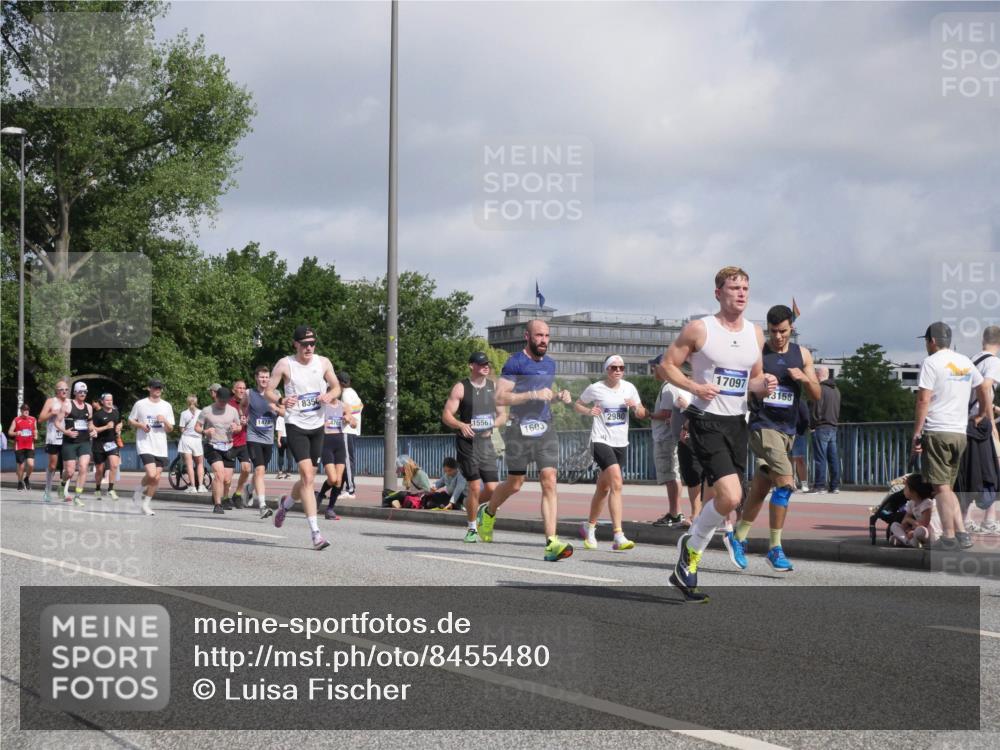 29.06.2025 - hella hamburg halbmarathon Luisa Fischer http://msf.ph/oto/8455480 29.06.2025 09:51:54 Kennedybrücke 147, 8350, 4766, 15561, 2980, 1603, 17097, 3158, 1603, 2745, 2750, 2980, 3116, 4148, 4766, 5648, 6149, 6771, 7035, 7229, 8358 meine-sportfotos.de