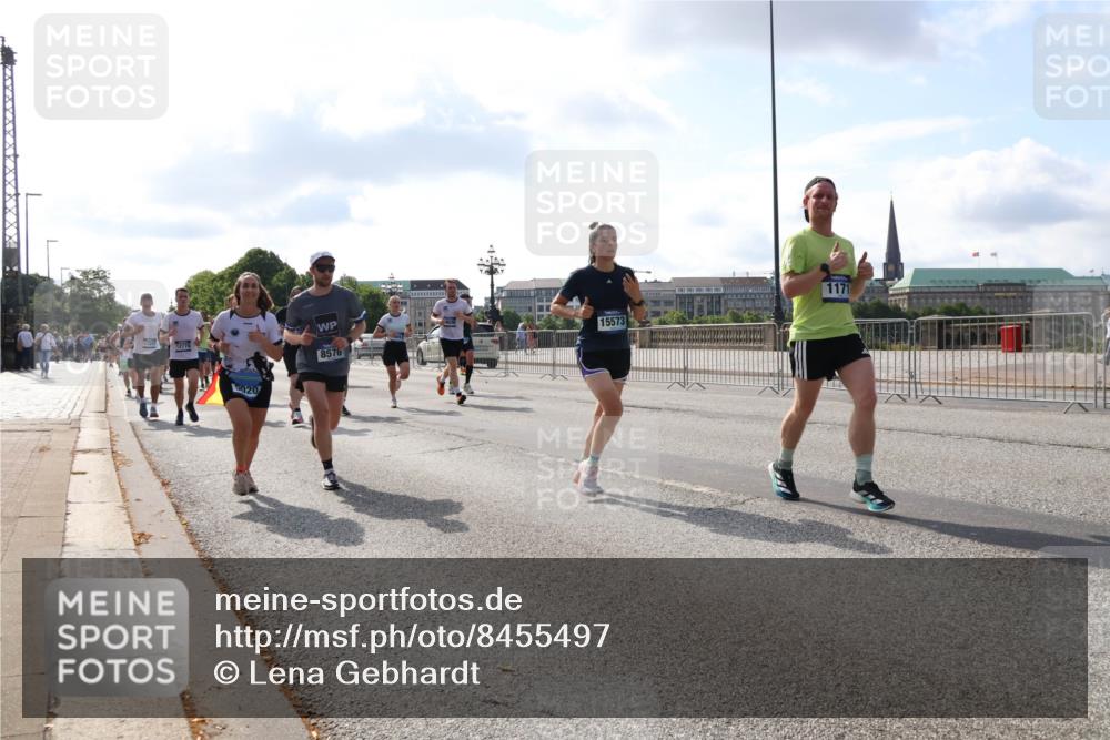 29.06.2025 - hella hamburg halbmarathon Lena Gebhardt http://msf.ph/oto/8455497 29.06.2025 09:54:23 Lombardsbrücke 12776, 5020, 8576, 15573, 1171, 1098, 1119, 1171, 1342, 1399, 1413, 1424, 1476, 1549, 1817, 1892, 1902, 1942, 2020, 2098, 2188, 2442, 2470, 2561, 2670, 2842, 2889, 3477, 3562, 3785, 4017, 4029, 4183, 4185, 4235, 4237, 4270, 4816, 5020, 5528, 5706, 6198, 6266, 6630, 6819, 6831, 7087, 7167, 7274, 7297, 7709, 7734, 8142, 8374, 8576, 8698, 8743, 8916, 8928, 9043, 9105, 9463, 9482, 9619, 9815, 9924, 10057, 10237, 10529, 11848, 11936, 12084 meine-sportfotos.de