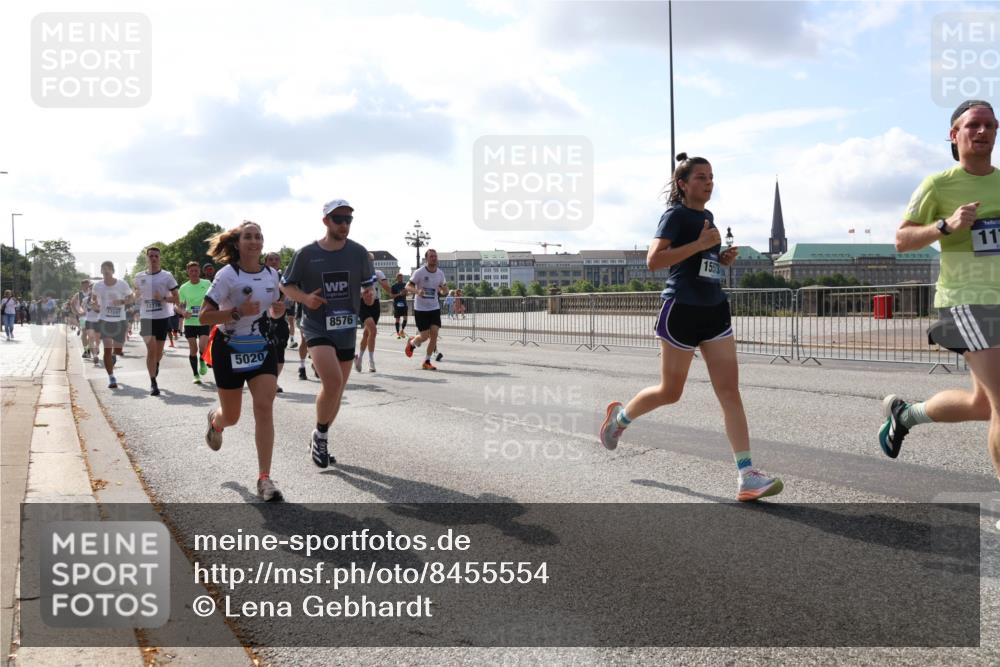 29.06.2025 - hella hamburg halbmarathon Lena Gebhardt http://msf.ph/oto/8455554 29.06.2025 09:54:23 Lombardsbrücke 12776, 5020, 8576, 11, 1098, 1119, 1171, 1342, 1399, 1413, 1424, 1476, 1549, 1817, 1892, 1902, 1942, 2020, 2098, 2188, 2442, 2470, 2561, 2670, 2842, 2889, 3477, 3562, 3785, 4017, 4029, 4183, 4185, 4235, 4237, 4270, 4816, 5020, 5528, 5706, 6198, 6266, 6630, 6819, 6831, 7087, 7167, 7274, 7297, 7709, 7734, 8142, 8374, 8576, 8698, 8743, 8916, 8928, 9043, 9105, 9463, 9482, 9619, 9815, 9924, 10057, 10237, 10529, 11848, 11936, 12084 meine-sportfotos.de