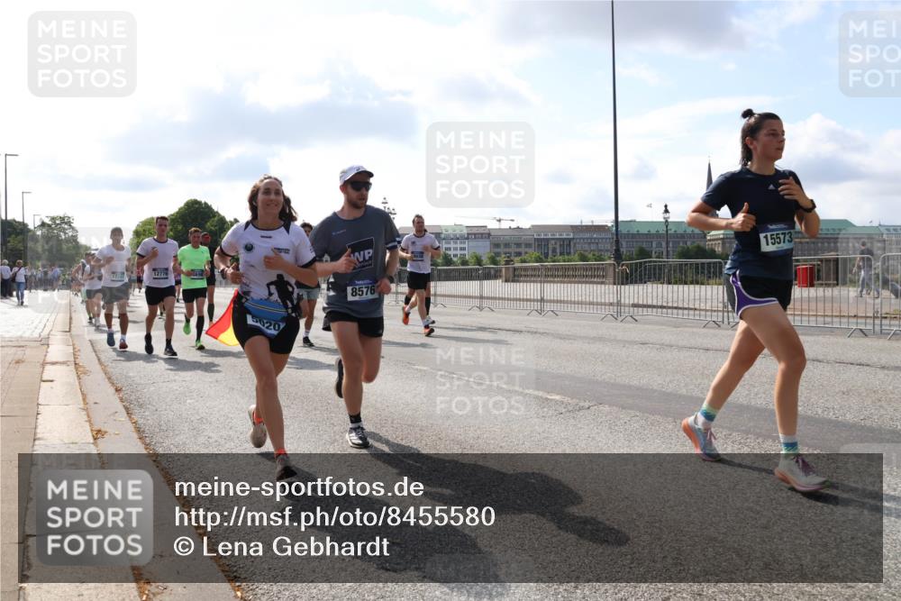 29.06.2025 - hella hamburg halbmarathon Lena Gebhardt http://msf.ph/oto/8455580 29.06.2025 09:54:23 Lombardsbrücke 12776, 17247, 5020, 8576, 15573, 1098, 1119, 1171, 1342, 1399, 1413, 1424, 1476, 1549, 1817, 1892, 1902, 1942, 2020, 2098, 2188, 2442, 2470, 2561, 2670, 2842, 2889, 3477, 3562, 3785, 4017, 4029, 4183, 4185, 4235, 4237, 4270, 4816, 5020, 5528, 5706, 6198, 6266, 6630, 6819, 6831, 7087, 7167, 7274, 7297, 7709, 7734, 8142, 8374, 8576, 8698, 8743, 8916, 8928, 9043, 9105, 9463, 9482, 9619, 9815, 9924, 10057, 10237, 10529, 11848, 11936, 12084 meine-sportfotos.de