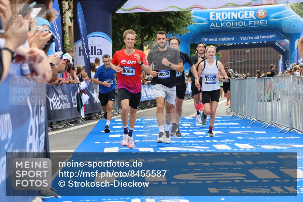 29.06.2025 - hella hamburg halbmarathon Strokosch-Dieckow http://msf.ph/oto/8455587 29.06.2025 10:36:24 Ziel 8084, 9296, 10404, 10680, 10852, 11304, 11833, 12051, 12916, 14075, 16158, 17192, 17723, 18062 meine-sportfotos.de