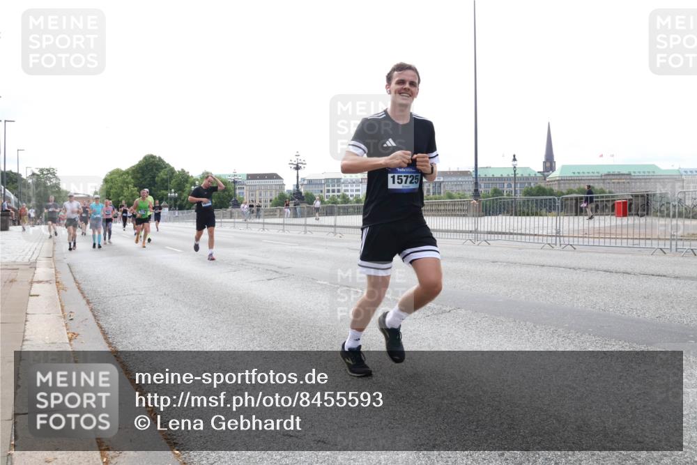 29.06.2025 - hella hamburg halbmarathon Lena Gebhardt http://msf.ph/oto/8455593 29.06.2025 10:31:23 Lombardsbrücke 15725, 1292, 1773, 1844, 1979, 2097, 2414, 2914, 4561, 4817, 4953, 5165, 5437, 5846, 5943, 5965, 6057, 6078, 6195, 6546, 6573, 6620, 6640, 6787, 7351, 7604, 7772, 8050, 8072, 8073, 8757, 9183, 9576, 9812, 9883, 10111, 10240, 10586, 10989, 11587, 11988, 12384, 12627, 13724, 14095, 14349, 15466, 15589, 15725, 16457, 16978, 17224, 17404, 17463, 17509, 17517, 17587, 17706, 17742, 17966, 19052, 19226 meine-sportfotos.de