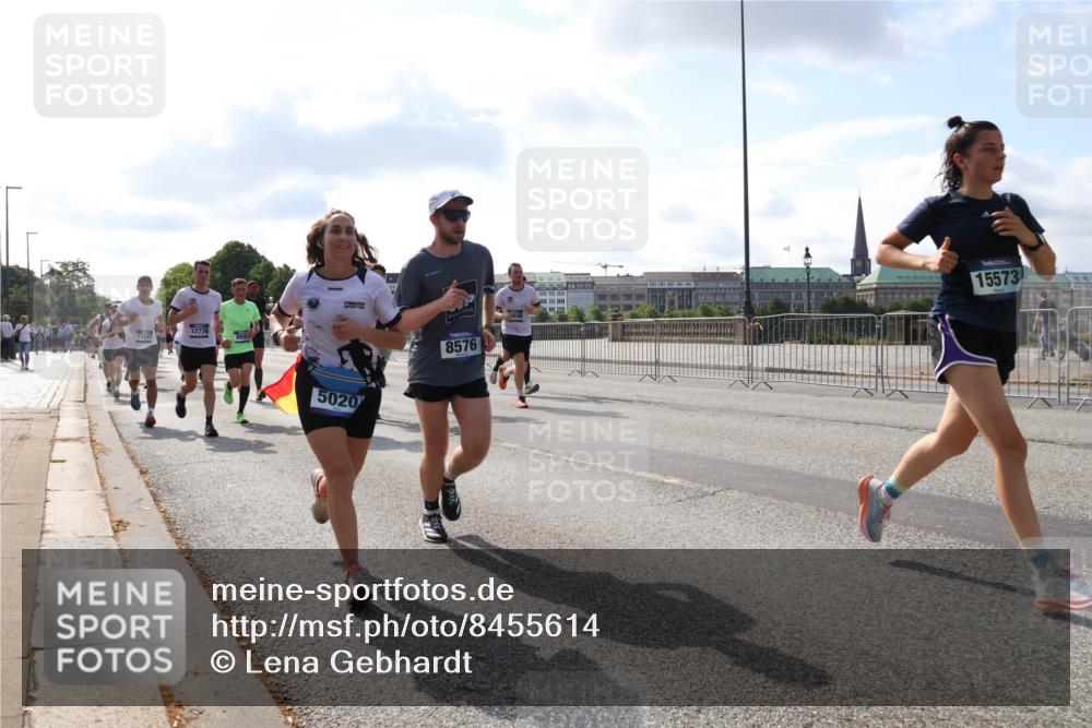 29.06.2025 - hella hamburg halbmarathon Lena Gebhardt http://msf.ph/oto/8455614 29.06.2025 09:54:24 Lombardsbrücke 12776, 17247, 5020, 8576, 15573, 1098, 1119, 1171, 1342, 1399, 1413, 1424, 1476, 1549, 1817, 1892, 1902, 1942, 2020, 2098, 2188, 2442, 2470, 2561, 2670, 2842, 2889, 3477, 3562, 3785, 4017, 4029, 4183, 4185, 4235, 4237, 4270, 4816, 5020, 5528, 5706, 5884, 6198, 6266, 6630, 6819, 6831, 7087, 7274, 7297, 7709, 7734, 8142, 8374, 8576, 8698, 8743, 8916, 8928, 9105, 9463, 9482, 9619, 9815, 9924, 10057, 10237, 10529, 11848, 12084 meine-sportfotos.de