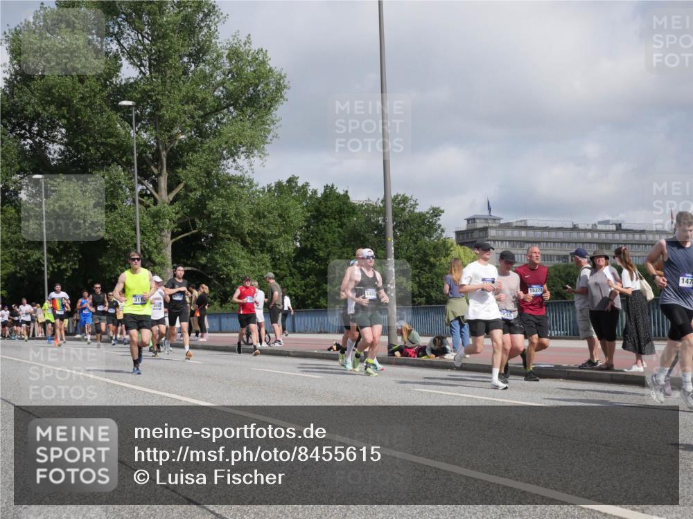 29.06.2025 - hella hamburg halbmarathon Luisa Fischer http://msf.ph/oto/8455615 29.06.2025 09:51:57 Kennedybrücke 311, 17192, 1435, 15328, 147, 1603, 2745, 2750, 2980, 3116, 4148, 4766, 5648, 6149, 7035, 7229, 8358, 8465, 9914 meine-sportfotos.de