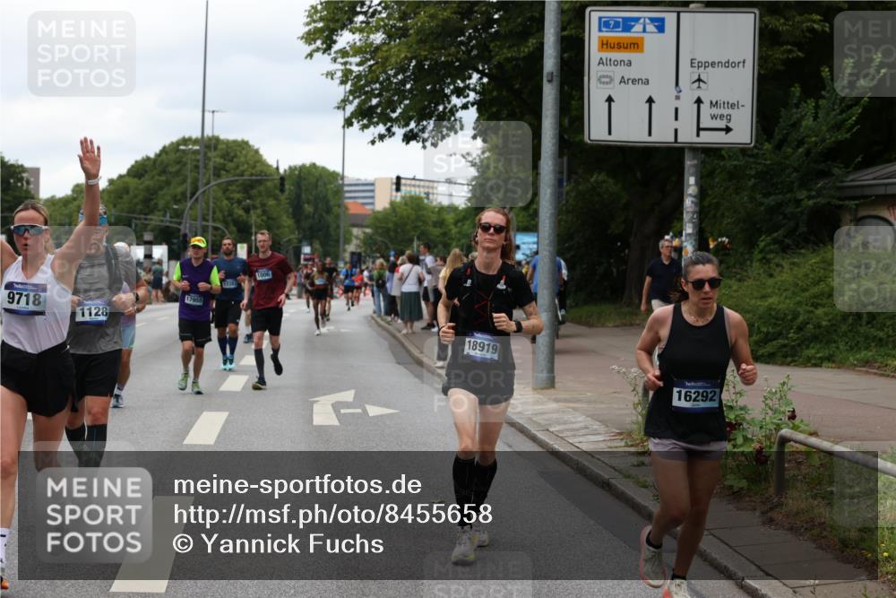 29.06.2025 - hella hamburg halbmarathon Yannick Fuchs http://msf.ph/oto/8455658 29.06.2025 10:56:17 20KM 1006, 1128, 1264, 1377, 1568, 1573, 1726, 3921, 4859, 5547, 6414, 6415, 6580, 6815, 7658, 8154, 8624, 9131, 9718, 9928, 10214, 10519, 10797, 11670, 11968, 12156, 12567, 13498, 13868, 14368, 14456, 14574, 15686, 15859, 16292, 16808, 17136, 17383, 17532, 17939, 17955, 18000, 18599, 18919, 19023 meine-sportfotos.de