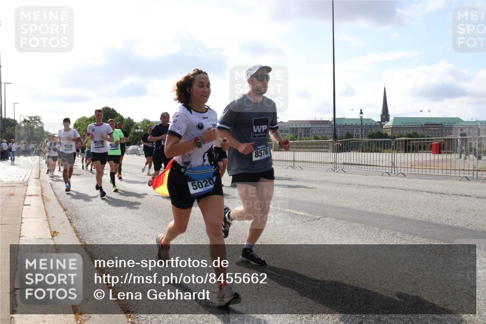 29.06.2025 - hella hamburg halbmarathon Lena Gebhardt http://msf.ph/oto/8455662 29.06.2025 09:54:24 Lombardsbrücke 12776, 17247, 8698, 5020, 8576, 1098, 1119, 1171, 1342, 1399, 1413, 1424, 1476, 1549, 1817, 1892, 1902, 1942, 2020, 2098, 2188, 2442, 2470, 2561, 2670, 2842, 2889, 3477, 3562, 3785, 4017, 4029, 4183, 4185, 4235, 4237, 4270, 4816, 5020, 5528, 5706, 5884, 6198, 6266, 6630, 6819, 6831, 7087, 7274, 7297, 7709, 7734, 8142, 8374, 8576, 8698, 8743, 8916, 8928, 9105, 9463, 9482, 9619, 9815, 9924, 10057, 10237, 10529, 11848, 12084 meine-sportfotos.de