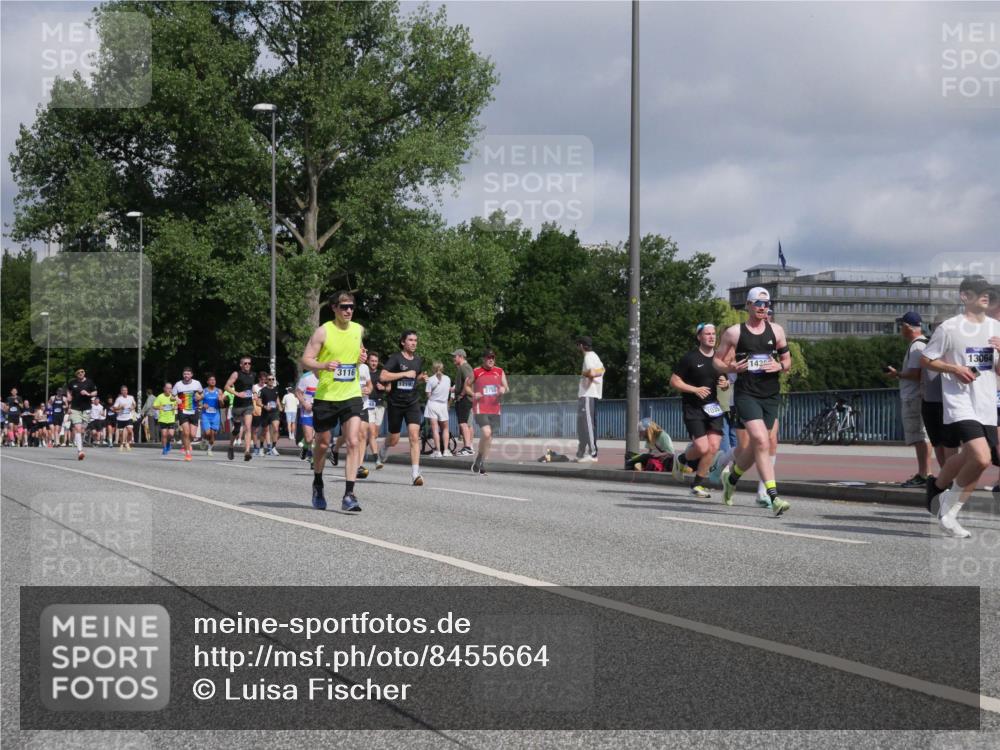29.06.2025 - hella hamburg halbmarathon Luisa Fischer http://msf.ph/oto/8455664 29.06.2025 09:51:58 Kennedybrücke 3116, 17192, 7035, 142, 13064, 1603, 2750, 2980, 3116, 3136, 4148, 4766, 5648, 6149, 7035, 7229, 8358, 8465, 9914 meine-sportfotos.de