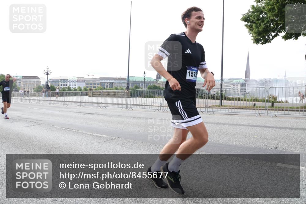 29.06.2025 - hella hamburg halbmarathon Lena Gebhardt http://msf.ph/oto/8455677 29.06.2025 10:31:23 Lombardsbrücke 18390, 1572, 1292, 1773, 1844, 1979, 2097, 2414, 2914, 4561, 4817, 4953, 5165, 5437, 5846, 5943, 5965, 6057, 6078, 6195, 6546, 6573, 6620, 6640, 6787, 7351, 7604, 7772, 8050, 8072, 8073, 8757, 9183, 9576, 9812, 9883, 10111, 10240, 10586, 10989, 11587, 11988, 12384, 12627, 13724, 14095, 14349, 15466, 15589, 15725, 16457, 16978, 17224, 17404, 17463, 17509, 17517, 17587, 17706, 17742, 17966, 19052, 19226 meine-sportfotos.de