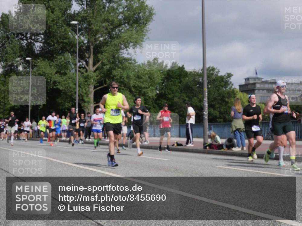 29.06.2025 - hella hamburg halbmarathon Luisa Fischer http://msf.ph/oto/8455690 29.06.2025 09:51:58 Kennedybrücke 1603, 2750, 2980, 3116, 3136, 4148, 4766, 5648, 6149, 7035, 7229, 8358, 8465, 9914 meine-sportfotos.de