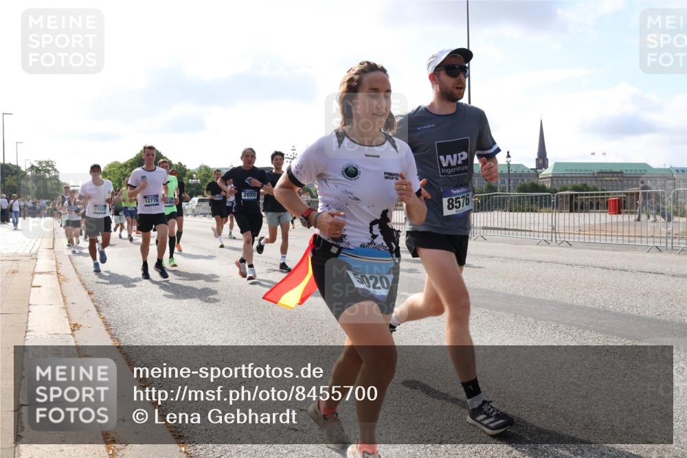 29.06.2025 - hella hamburg halbmarathon Lena Gebhardt http://msf.ph/oto/8455700 29.06.2025 09:54:24 Lombardsbrücke 12776, 17247, 698, 2020, 8576, 1301, 5020, 1098, 1119, 1171, 1342, 1399, 1413, 1424, 1476, 1549, 1817, 1892, 1902, 1942, 2020, 2098, 2188, 2442, 2470, 2561, 2670, 2842, 2889, 3477, 3562, 3785, 4017, 4029, 4183, 4185, 4235, 4237, 4270, 4816, 5020, 5528, 5706, 5884, 6198, 6266, 6630, 6819, 6831, 7087, 7274, 7297, 7709, 7734, 8142, 8374, 8576, 8698, 8743, 8916, 8928, 9105, 9463, 9482, 9619, 9815, 9924, 10057, 10237, 10529, 11848, 12084 meine-sportfotos.de