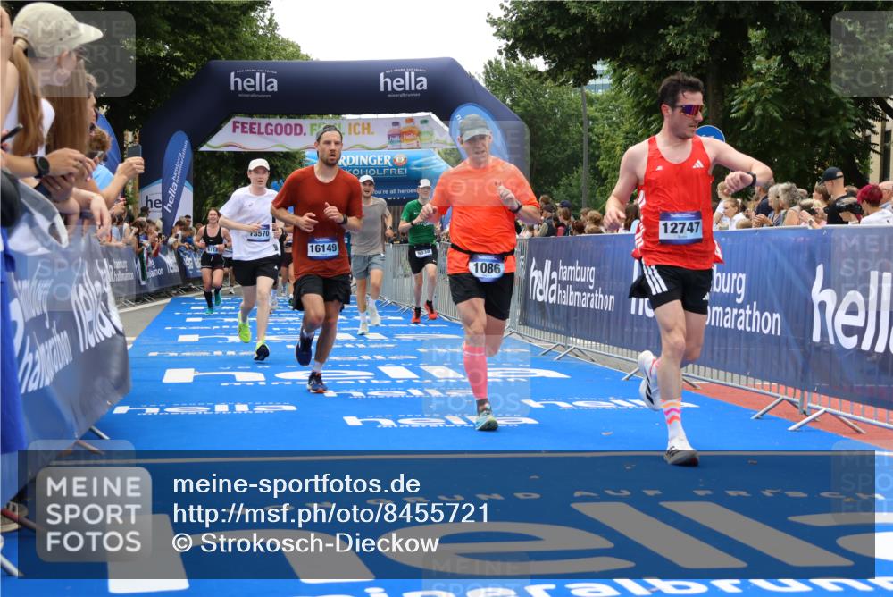 29.06.2025 - hella hamburg halbmarathon Strokosch-Dieckow http://msf.ph/oto/8455721 29.06.2025 10:48:03 Ziel 1086, 1604, 1613, 1914, 4324, 4528, 4601, 4711, 5022, 6377, 9544, 9626, 9638, 12706, 12724, 12747, 12808, 13570, 14192, 15973, 16094, 16149, 16269, 16766, 18206, 18922, 19198 meine-sportfotos.de
