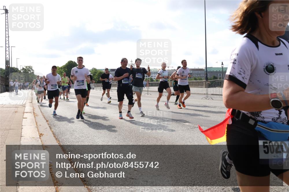 29.06.2025 - hella hamburg halbmarathon Lena Gebhardt http://msf.ph/oto/8455742 29.06.2025 09:54:24 Lombardsbrücke 12776, 17247, 134, 2020, 10237, 5020, 1098, 1119, 1171, 1342, 1399, 1413, 1424, 1476, 1549, 1817, 1892, 1902, 1942, 2020, 2098, 2188, 2442, 2470, 2561, 2670, 2842, 2889, 3477, 3562, 3785, 4017, 4029, 4183, 4185, 4235, 4237, 4270, 4816, 5020, 5528, 5706, 5884, 6198, 6266, 6630, 6819, 6831, 7087, 7274, 7297, 7709, 7734, 8142, 8374, 8576, 8698, 8743, 8916, 8928, 9105, 9463, 9482, 9619, 9815, 9924, 10057, 10237, 10529, 11848, 12084 meine-sportfotos.de
