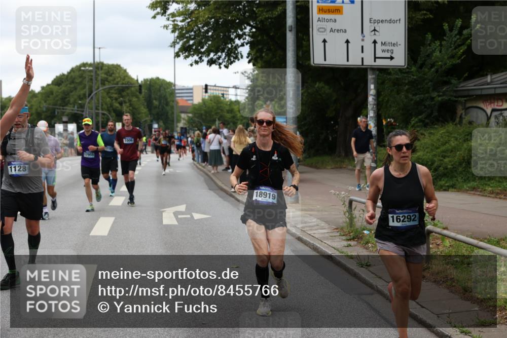 29.06.2025 - hella hamburg halbmarathon Yannick Fuchs http://msf.ph/oto/8455766 29.06.2025 10:56:18 20KM 1006, 1128, 1264, 1377, 1432, 1568, 1573, 1726, 3921, 4859, 6414, 6415, 6580, 6815, 7658, 8045, 8154, 8624, 9131, 9718, 9928, 10214, 10519, 10797, 11670, 11968, 12156, 12567, 13498, 13868, 14368, 14456, 14574, 15686, 15859, 16292, 16654, 16808, 17136, 17383, 17532, 17939, 17955, 18000, 18599, 18919, 19023 meine-sportfotos.de