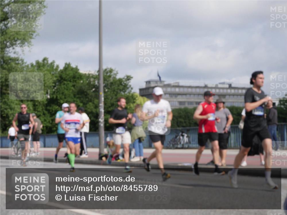 29.06.2025 - hella hamburg halbmarathon Luisa Fischer http://msf.ph/oto/8455789 29.06.2025 09:52:01 Kennedybrücke 2750, 3116, 3136, 4148, 4766, 5648, 6149, 7035, 7229, 8465, 9914 meine-sportfotos.de