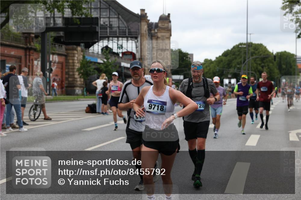 29.06.2025 - hella hamburg halbmarathon Yannick Fuchs http://msf.ph/oto/8455792 29.06.2025 10:56:18 20KM 1006, 1128, 1264, 1377, 1432, 1568, 1573, 1726, 3921, 4859, 6414, 6415, 6580, 6815, 7658, 8045, 8154, 8624, 9131, 9718, 9928, 10214, 10519, 10797, 11670, 11968, 12156, 12567, 13498, 13868, 14368, 14456, 14574, 15686, 15859, 16292, 16654, 16808, 17136, 17383, 17532, 17939, 17955, 18000, 18599, 18919, 19023 meine-sportfotos.de