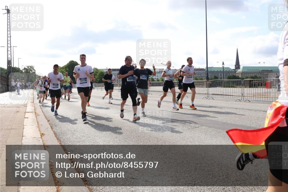 29.06.2025 - hella hamburg halbmarathon Lena Gebhardt http://msf.ph/oto/8455797 29.06.2025 09:54:24 Lombardsbrücke 12776, 2020, 17247, 134, 10237, 1098, 1119, 1171, 1342, 1399, 1413, 1424, 1476, 1549, 1817, 1892, 1902, 1942, 2020, 2098, 2188, 2442, 2470, 2561, 2670, 2842, 2889, 3477, 3562, 3785, 4017, 4029, 4183, 4185, 4235, 4237, 4270, 4816, 5020, 5528, 5706, 5884, 6198, 6266, 6630, 6819, 6831, 7087, 7274, 7297, 7709, 7734, 8142, 8374, 8576, 8698, 8743, 8916, 8928, 9105, 9463, 9482, 9619, 9815, 9924, 10057, 10237, 10529, 11848, 12084 meine-sportfotos.de