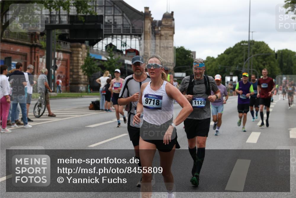 29.06.2025 - hella hamburg halbmarathon Yannick Fuchs http://msf.ph/oto/8455809 29.06.2025 10:56:18 20KM 1006, 1128, 1264, 1377, 1432, 1568, 1573, 1726, 3921, 4859, 6414, 6415, 6580, 6815, 7658, 8045, 8154, 8624, 9131, 9718, 9928, 10214, 10519, 10797, 11670, 11968, 12156, 12567, 13498, 13868, 14368, 14456, 14574, 15686, 15859, 16292, 16654, 16808, 17136, 17383, 17532, 17939, 17955, 18000, 18599, 18919, 19023 meine-sportfotos.de