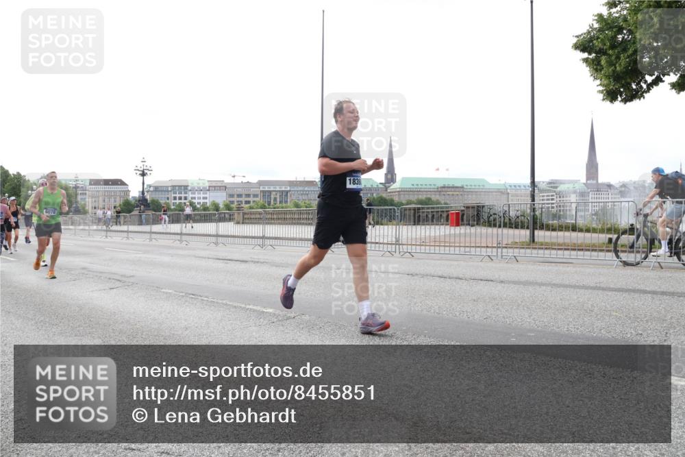 29.06.2025 - hella hamburg halbmarathon Lena Gebhardt http://msf.ph/oto/8455851 29.06.2025 10:31:26 Lombardsbrücke 6078, 1839, 1235, 1292, 1773, 1844, 1879, 1979, 2097, 2414, 2914, 3396, 3397, 3424, 3571, 3681, 4561, 4817, 4953, 5165, 5437, 5846, 5943, 5965, 6057, 6078, 6195, 6546, 6573, 6620, 6640, 6787, 7351, 7604, 7772, 8050, 8072, 8073, 8757, 8806, 9104, 9183, 9576, 9812, 9883, 10111, 10240, 10586, 10989, 11587, 11988, 12384, 12627, 13724, 14349, 15466, 15589, 15725, 16457, 16978, 17224, 17404, 17463, 17509, 17517, 17587, 17706, 17742, 17966, 19052, 19226 meine-sportfotos.de