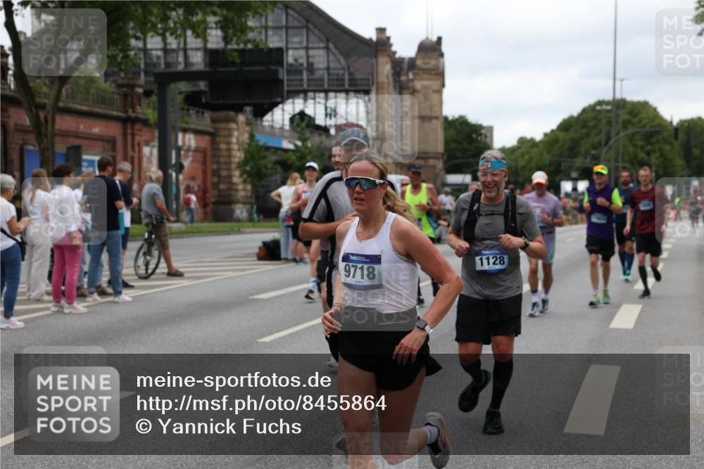 29.06.2025 - hella hamburg halbmarathon Yannick Fuchs http://msf.ph/oto/8455864 29.06.2025 10:56:18 20KM 1006, 1128, 1264, 1377, 1432, 1568, 1573, 1726, 3921, 4859, 6414, 6415, 6580, 6815, 7658, 8045, 8154, 8624, 9131, 9718, 9928, 10214, 10519, 10797, 11670, 11968, 12156, 12567, 13498, 13868, 14368, 14456, 14574, 15686, 15859, 16292, 16654, 16808, 17136, 17383, 17532, 17939, 17955, 18000, 18599, 18919, 19023 meine-sportfotos.de