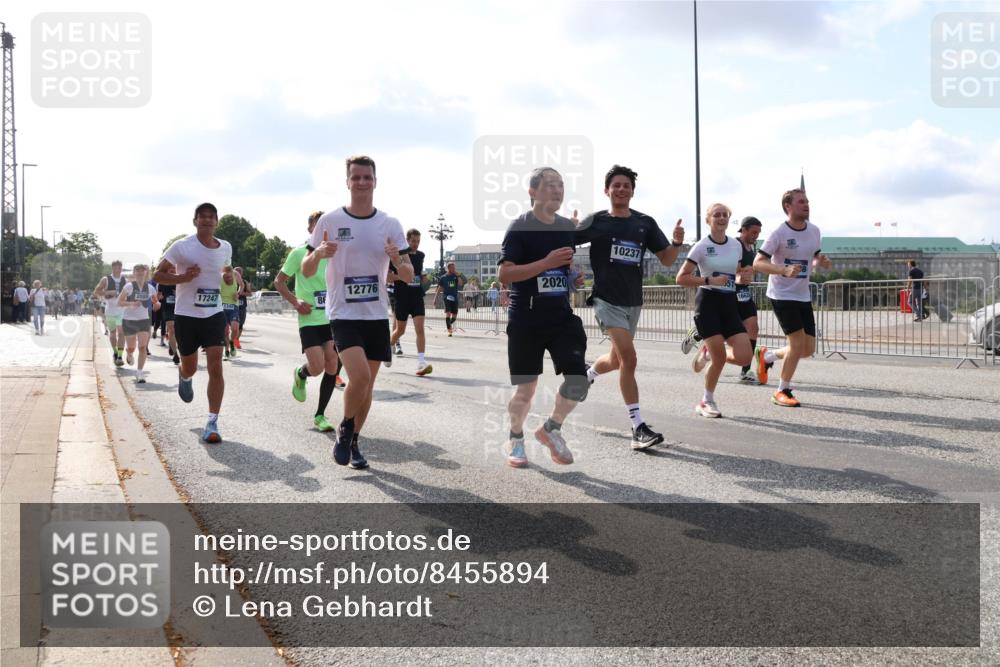 29.06.2025 - hella hamburg halbmarathon Lena Gebhardt http://msf.ph/oto/8455894 29.06.2025 09:54:25 Lombardsbrücke 17247, 12776, 266, 2020, 10237, 1668, 1098, 1119, 1171, 1342, 1399, 1413, 1424, 1476, 1549, 1817, 1892, 1902, 1942, 2020, 2098, 2188, 2442, 2470, 2561, 2670, 2842, 2889, 3477, 3562, 3785, 4017, 4029, 4183, 4185, 4235, 4237, 4270, 4816, 5020, 5528, 5706, 5884, 6198, 6266, 6630, 6819, 6831, 7087, 7274, 7297, 7709, 8142, 8374, 8482, 8576, 8698, 8743, 8916, 8928, 9105, 9463, 9482, 9619, 9815, 9924, 10057, 10237, 10529, 11848, 12084 meine-sportfotos.de