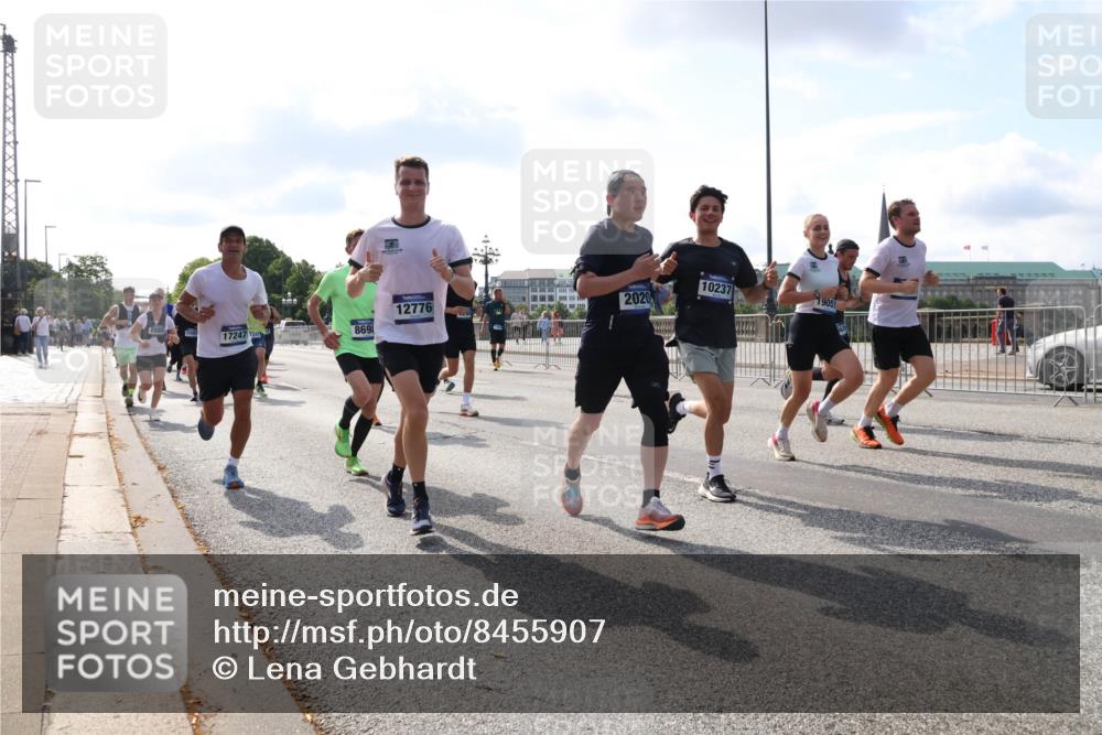 29.06.2025 - hella hamburg halbmarathon Lena Gebhardt http://msf.ph/oto/8455907 29.06.2025 09:54:25 Lombardsbrücke 12776, 15961, 1724734, 869, 2020, 10237, 19051, 1098, 1119, 1171, 1342, 1399, 1413, 1424, 1476, 1549, 1817, 1892, 1902, 1942, 2020, 2098, 2188, 2442, 2470, 2561, 2670, 2842, 2889, 3477, 3562, 3785, 4017, 4029, 4183, 4185, 4235, 4237, 4270, 4816, 5020, 5528, 5706, 5884, 6198, 6266, 6630, 6819, 6831, 7087, 7274, 7297, 7709, 8142, 8374, 8482, 8576, 8698, 8743, 8916, 8928, 9105, 9463, 9482, 9619, 9815, 9924, 10057, 10237, 10529, 11848, 12084 meine-sportfotos.de