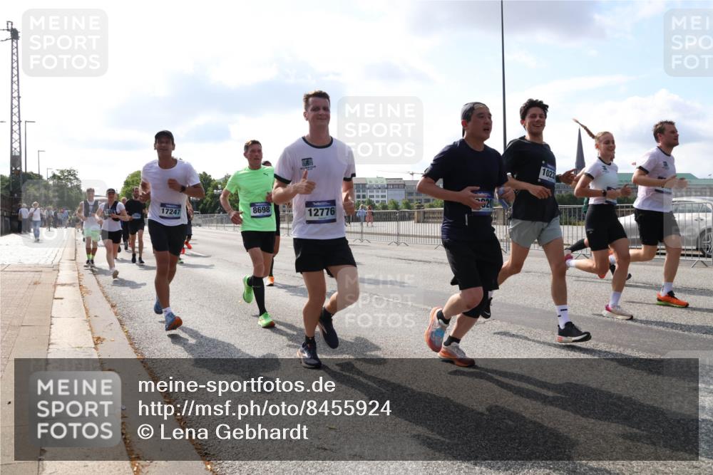 29.06.2025 - hella hamburg halbmarathon Lena Gebhardt http://msf.ph/oto/8455924 29.06.2025 09:54:25 Lombardsbrücke 17247, 8698, 12776, 1023, 1098, 1119, 1171, 1342, 1399, 1413, 1424, 1476, 1549, 1817, 1892, 1902, 1942, 2020, 2098, 2188, 2442, 2470, 2561, 2670, 2842, 2889, 3477, 3562, 3785, 4017, 4029, 4183, 4185, 4235, 4237, 4270, 4816, 5020, 5528, 5706, 5884, 6198, 6266, 6630, 6819, 6831, 7087, 7274, 7297, 7709, 8142, 8374, 8482, 8576, 8698, 8743, 8916, 8928, 9105, 9463, 9482, 9619, 9815, 9924, 10057, 10237, 10529, 11848, 12084 meine-sportfotos.de