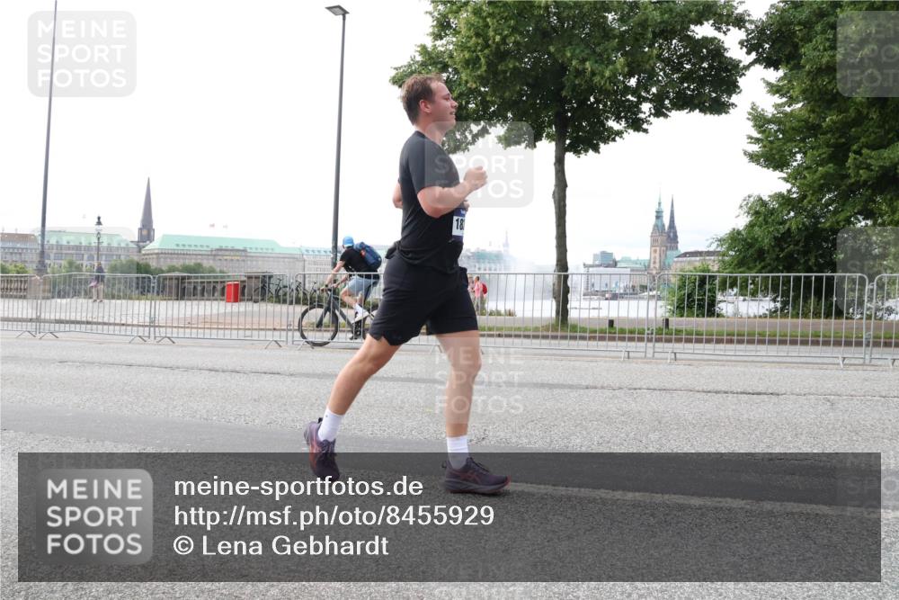 29.06.2025 - hella hamburg halbmarathon Lena Gebhardt http://msf.ph/oto/8455929 29.06.2025 10:31:26 Lombardsbrücke 1235, 1292, 1773, 1844, 1879, 1979, 2097, 2414, 2914, 3396, 3397, 3424, 3571, 3681, 4561, 4817, 4953, 5165, 5437, 5846, 5943, 5965, 6057, 6078, 6195, 6546, 6573, 6620, 6640, 6787, 7351, 7604, 7772, 8050, 8072, 8073, 8757, 8806, 9104, 9183, 9576, 9812, 9883, 10111, 10240, 10586, 10989, 11587, 11988, 12384, 12627, 13724, 14349, 15466, 15589, 15725, 16457, 16978, 17224, 17404, 17463, 17509, 17517, 17587, 17706, 17742, 17966, 19052, 19226 meine-sportfotos.de
