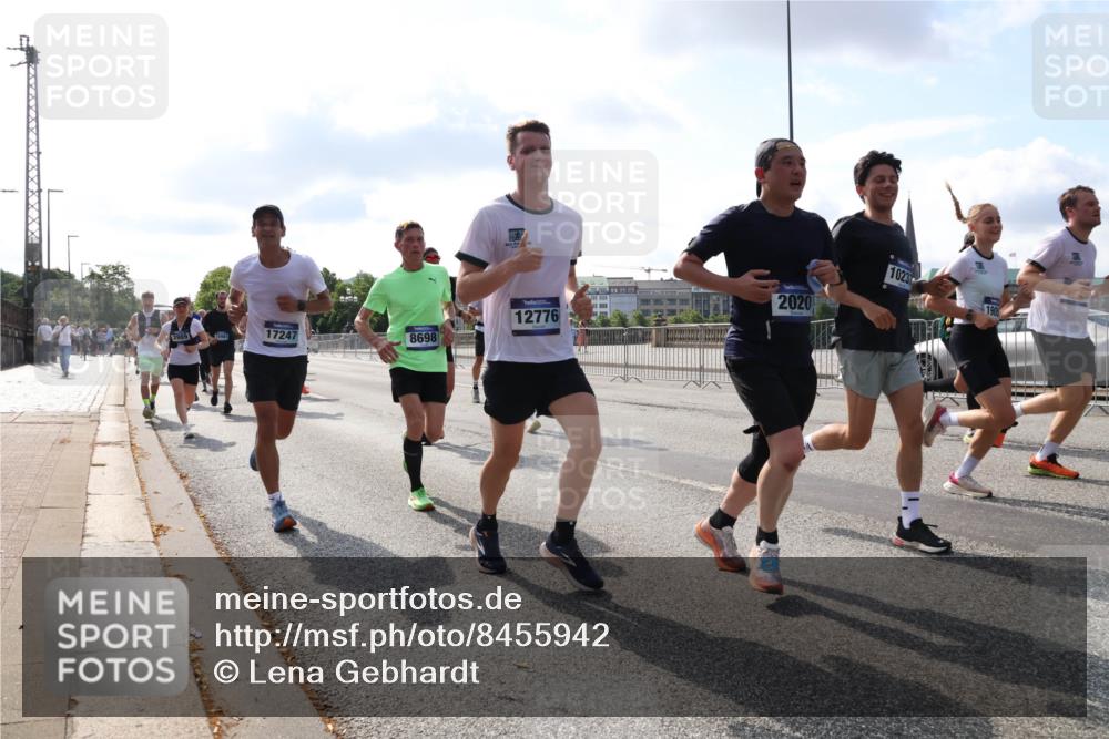 29.06.2025 - hella hamburg halbmarathon Lena Gebhardt http://msf.ph/oto/8455942 29.06.2025 09:54:25 Lombardsbrücke 17247, 8698, 12776, 2020, 1023, 1098, 1119, 1171, 1342, 1399, 1413, 1424, 1476, 1549, 1817, 1892, 1902, 1942, 2020, 2098, 2188, 2442, 2470, 2561, 2670, 2842, 2889, 3477, 3562, 3785, 4017, 4029, 4183, 4185, 4235, 4237, 4270, 4816, 5020, 5528, 5706, 5884, 6198, 6266, 6630, 6819, 6831, 7087, 7274, 7297, 7709, 8142, 8374, 8482, 8576, 8698, 8743, 8916, 8928, 9105, 9463, 9482, 9619, 9815, 9924, 10057, 10237, 10529, 11848, 12084 meine-sportfotos.de