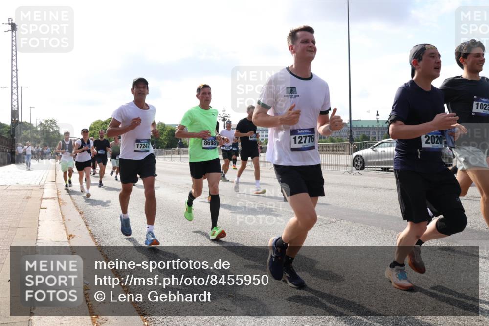 29.06.2025 - hella hamburg halbmarathon Lena Gebhardt http://msf.ph/oto/8455950 29.06.2025 09:54:26 Lombardsbrücke 8698, 17247, 12776, 2020, 1023, 1098, 1119, 1171, 1342, 1399, 1413, 1424, 1476, 1549, 1817, 1892, 1902, 1942, 2020, 2098, 2188, 2442, 2470, 2561, 2670, 2842, 2889, 3477, 3562, 3785, 4017, 4029, 4183, 4185, 4235, 4237, 4270, 4816, 5020, 5528, 5706, 5884, 6198, 6266, 6630, 6819, 6831, 7087, 7274, 7297, 7709, 8142, 8374, 8482, 8576, 8698, 8743, 8916, 8928, 9038, 9105, 9463, 9482, 9619, 9815, 9924, 10057, 10237, 10529, 11848, 12084 meine-sportfotos.de