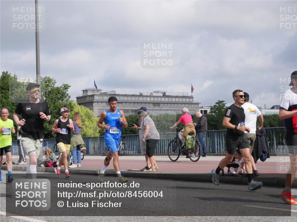 29.06.2025 - hella hamburg halbmarathon Luisa Fischer http://msf.ph/oto/8456004 29.06.2025 09:52:05 Kennedybrücke 8547, 3136, 16816, 00, 1343, 2750, 3136, 3282, 4148, 6149, 7229, 8465, 9296, 9914 meine-sportfotos.de