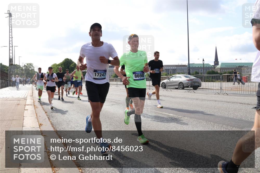 29.06.2025 - hella hamburg halbmarathon Lena Gebhardt http://msf.ph/oto/8456023 29.06.2025 09:54:26 Lombardsbrücke 2889, 12413, 134, 17247, 8698, 6266, 1098, 1119, 1171, 1342, 1399, 1413, 1424, 1476, 1549, 1817, 1892, 1902, 1942, 2020, 2098, 2188, 2442, 2470, 2561, 2670, 2842, 2889, 3477, 3562, 3785, 4017, 4029, 4183, 4185, 4235, 4237, 4270, 4816, 5020, 5528, 5706, 5884, 6198, 6266, 6630, 6819, 6831, 7087, 7274, 7297, 7709, 8142, 8374, 8482, 8576, 8698, 8743, 8916, 8928, 9038, 9105, 9463, 9482, 9619, 9815, 9924, 10057, 10237, 10529, 11848, 12084 meine-sportfotos.de