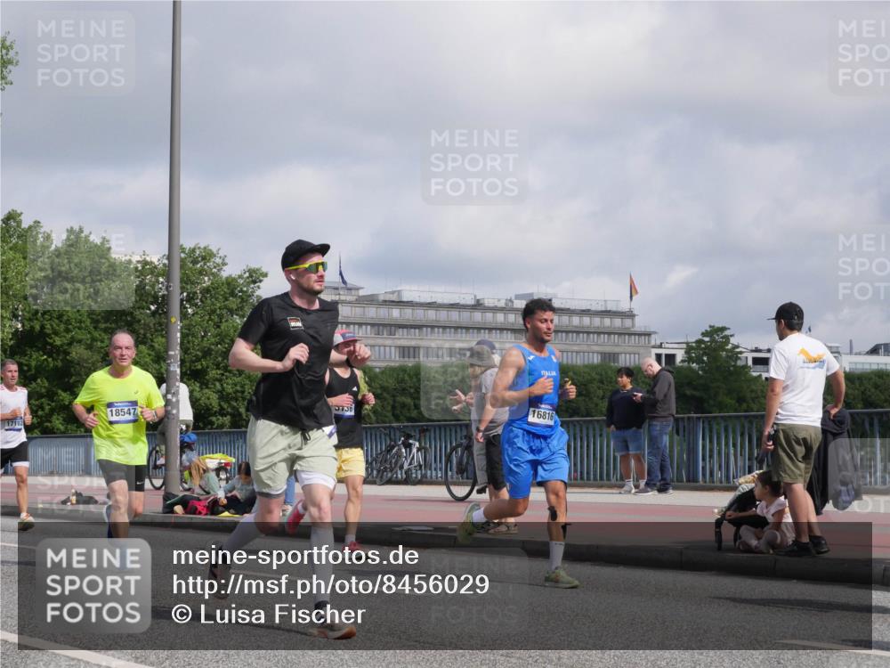 29.06.2025 - hella hamburg halbmarathon Luisa Fischer http://msf.ph/oto/8456029 29.06.2025 09:52:06 Kennedybrücke 18547, 17182, 730, 16816, 1343, 3136, 3282, 5889, 6149, 7229, 8370, 8465, 9264, 9296, 9914 meine-sportfotos.de