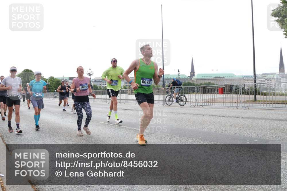 29.06.2025 - hella hamburg halbmarathon Lena Gebhardt http://msf.ph/oto/8456032 29.06.2025 10:31:28 Lombardsbrücke 18943, 8883, 8073, 6078, 1235, 1292, 1773, 1844, 1879, 1979, 2097, 2414, 2831, 2914, 3396, 3397, 3424, 3571, 3681, 4561, 4817, 4953, 5165, 5437, 5846, 5943, 5965, 6057, 6078, 6160, 6195, 6546, 6573, 6640, 6787, 7334, 7351, 7604, 7772, 8050, 8072, 8073, 8304, 8620, 8757, 8806, 9104, 9183, 9478, 9576, 9812, 9883, 10111, 10240, 10586, 11587, 11988, 12627, 13724, 14349, 15466, 15589, 15725, 16457, 16978, 17224, 17404, 17463, 17509, 17517, 17587, 17706, 17966, 19226 meine-sportfotos.de