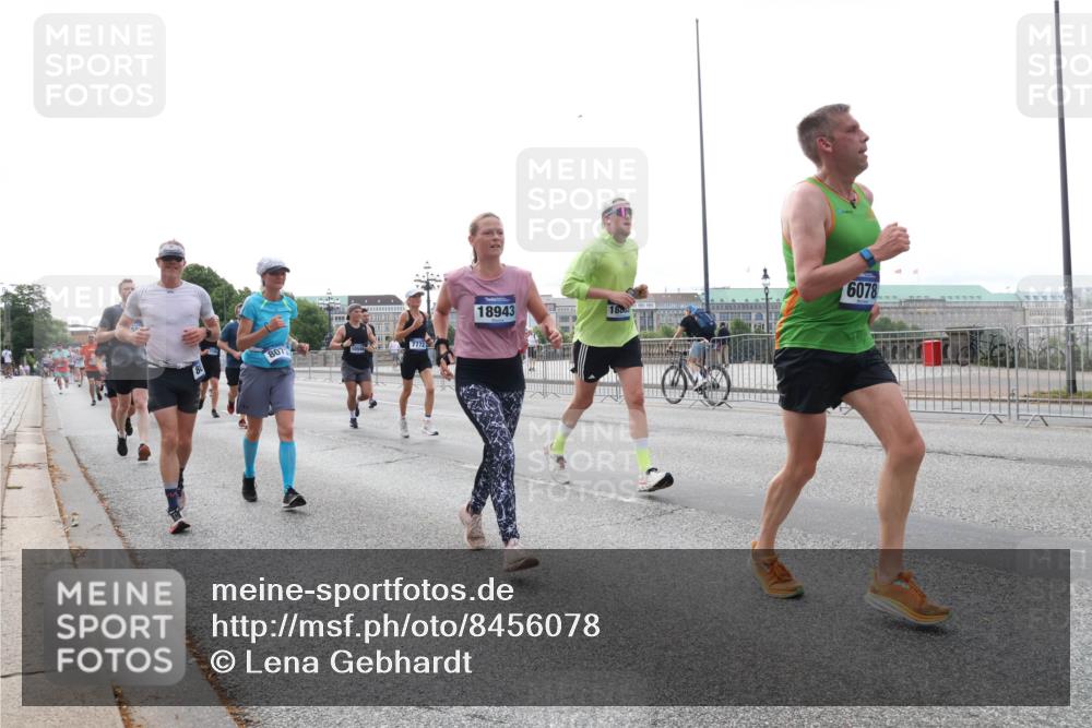 29.06.2025 - hella hamburg halbmarathon Lena Gebhardt http://msf.ph/oto/8456078 29.06.2025 10:31:29 Lombardsbrücke 807, 7772, 18943, 1800, 6078, 1235, 1292, 1773, 1844, 1879, 1979, 2097, 2414, 2831, 2832, 2914, 3396, 3397, 3424, 3571, 3681, 4561, 4817, 4953, 5165, 5437, 5846, 5943, 5965, 6057, 6078, 6160, 6195, 6546, 6573, 6640, 6787, 7334, 7351, 7604, 7772, 8050, 8072, 8073, 8304, 8620, 8757, 8806, 9078, 9104, 9183, 9478, 9812, 9883, 10111, 10240, 10586, 11587, 11988, 12627, 13724, 14349, 15589, 15725, 16457, 16978, 17224, 17404, 17463, 17509, 17517, 17587, 17706, 19226 meine-sportfotos.de
