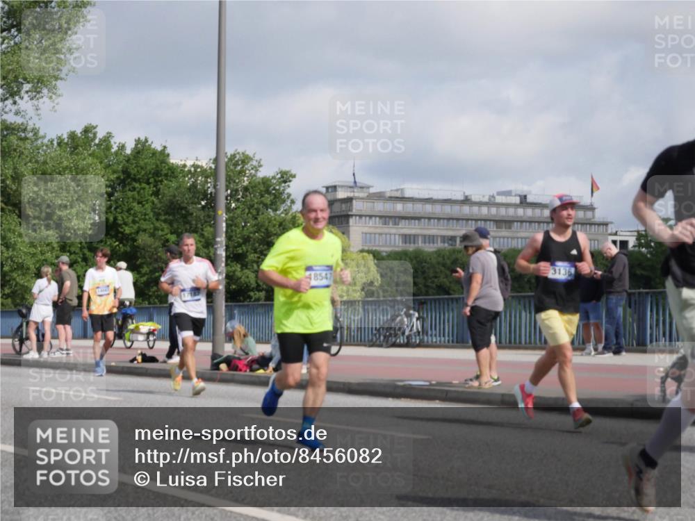 29.06.2025 - hella hamburg halbmarathon Luisa Fischer http://msf.ph/oto/8456082 29.06.2025 09:52:07 Kennedybrücke 3136, 48547, 1343, 1445, 2573, 3136, 3282, 5889, 6123, 8370, 8465, 9264, 9296, 9914 meine-sportfotos.de
