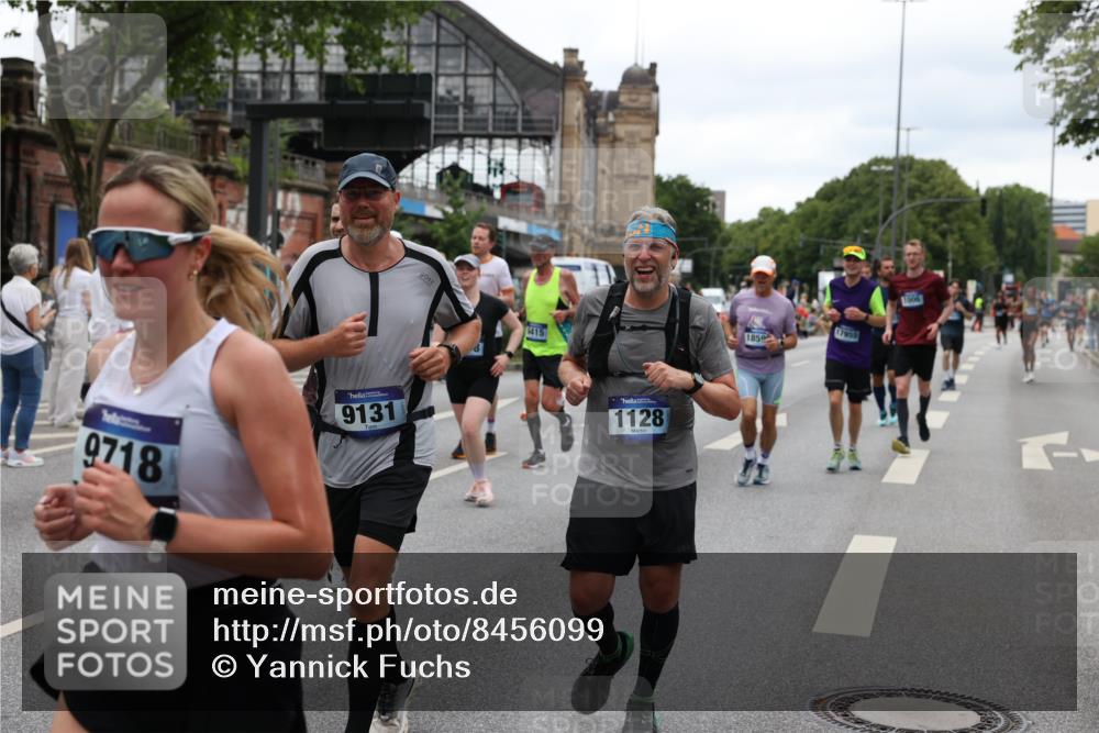 29.06.2025 - hella hamburg halbmarathon Yannick Fuchs http://msf.ph/oto/8456099 29.06.2025 10:56:19 20KM 1006, 1128, 1264, 1377, 1432, 1568, 1573, 1726, 4859, 6414, 6415, 6580, 6815, 7658, 8045, 8154, 8624, 9131, 9718, 9928, 10214, 10519, 10797, 11670, 11968, 12156, 13498, 13868, 14368, 14456, 15686, 15859, 16292, 16654, 16808, 17136, 17383, 17532, 17939, 17955, 18000, 18599, 18919, 19023 meine-sportfotos.de