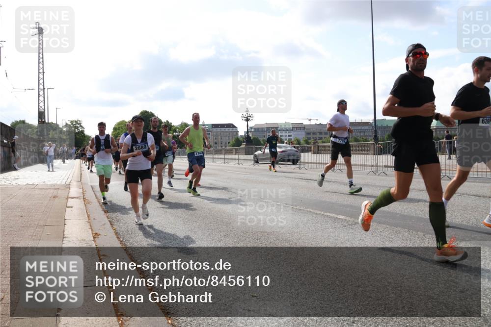 29.06.2025 - hella hamburg halbmarathon Lena Gebhardt http://msf.ph/oto/8456110 29.06.2025 09:54:27 Lombardsbrücke 2889, 81, 12413, 1342, 626, 1119, 1171, 1342, 1399, 1413, 1424, 1476, 1549, 1817, 1892, 1902, 1942, 2020, 2098, 2188, 2442, 2470, 2561, 2670, 2842, 2889, 3477, 3562, 3785, 4017, 4029, 4183, 4185, 4235, 4237, 4270, 4816, 5020, 5528, 5706, 5884, 6198, 6266, 6630, 6819, 6831, 7087, 7274, 7297, 7709, 8142, 8374, 8482, 8576, 8698, 8743, 8916, 8928, 9038, 9051, 9105, 9463, 9482, 9619, 9815, 9924, 10057, 10237, 10529, 11848, 12084 meine-sportfotos.de